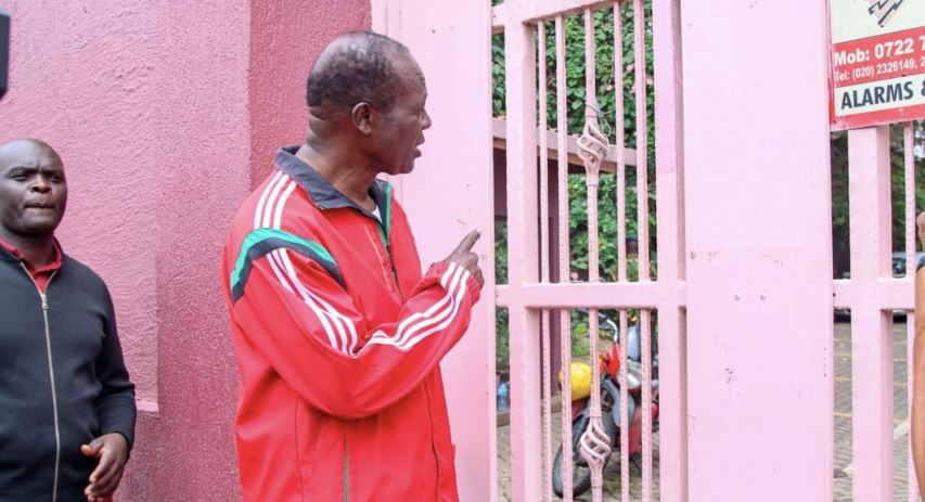 Tuju Confronts Auctioneers After They Try to Stop His Press Briefing
